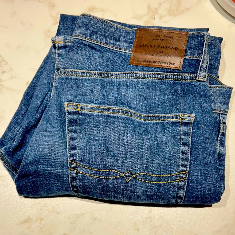 Lucky Brand Men’s Jeans With Brown Leather Label